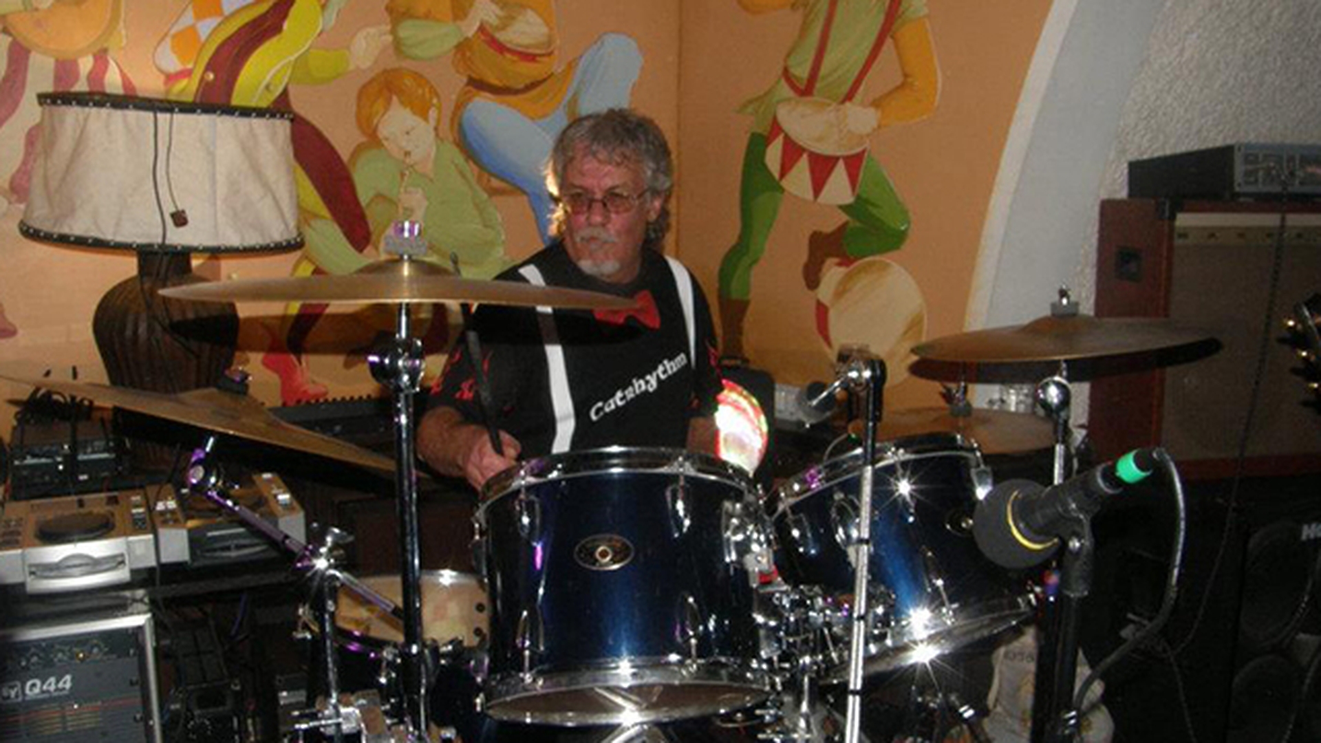 Tragedie in muzica romaneasca! Un mare cantaret de la noi a fost gasit MORT in baie
