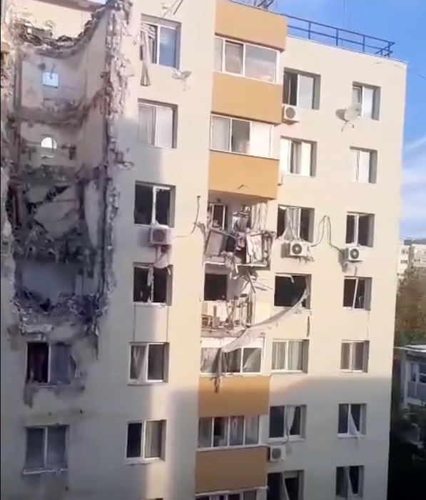 A început demolarea blocului afectat de explozia din Rahova. Primele imagini + planul autorităților