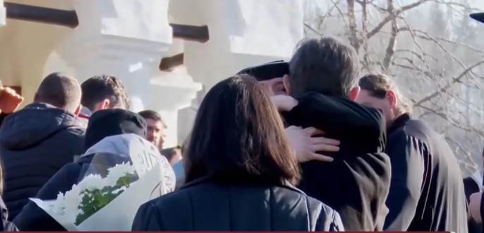 Ilina Pârvu, mama a 6 copilași care a murit la doar 35 de ani, a fost înmormântată. Imaginile durerii!