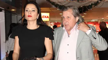După scandalurile cu Ilie Năstase, Brigitte Sfăt s-a dus la mare şi s-a fotografiat în...
