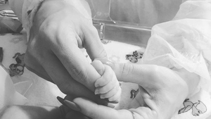 CUMPLIT! Un celebru cântăreţ e devastat după ce fiica sa de doar o lună a murit. „Prinţesa mea...“