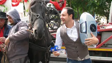Catalin Maruta s-a plimbat cu trasura cu doi cai prin Bucuresti si a fost amendat de politie