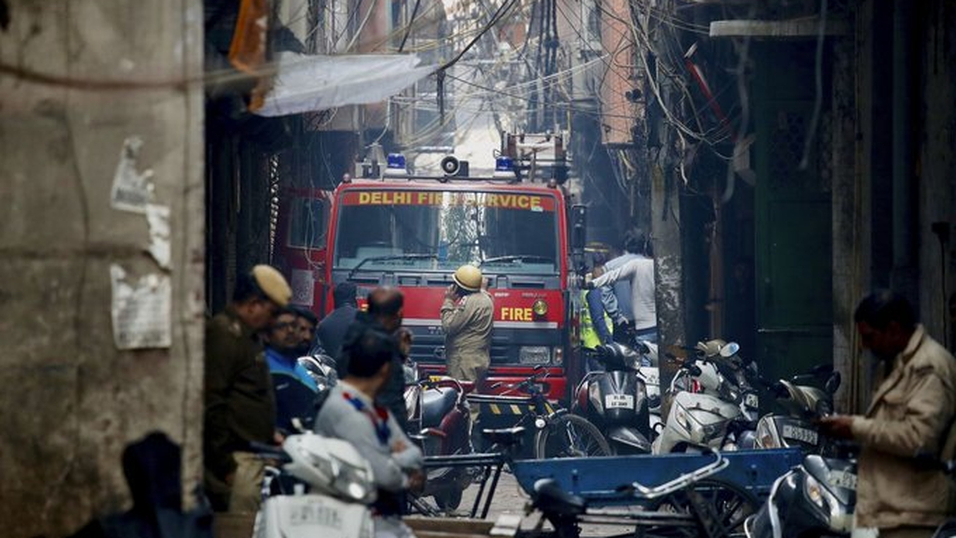 Ce tragedie! Cel puțin 43 de morţi în urma unui incendiu produs la o fabrică din New Delhi