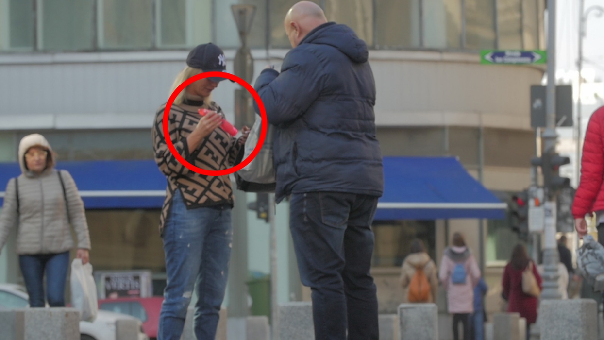 Pearl Diamond, momente uluitoare în București: și-a împrăștiat jucăriile sexuale pe asfalt