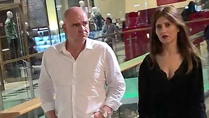 Acţionează pe ”codul vechi”! Reporterul-vedetă al PROTV e mare donjuan! A scos o tipesă la film şi…